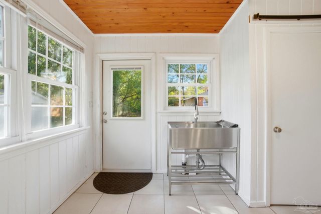 1715 E Hatton St, Pensacola, FL 32503