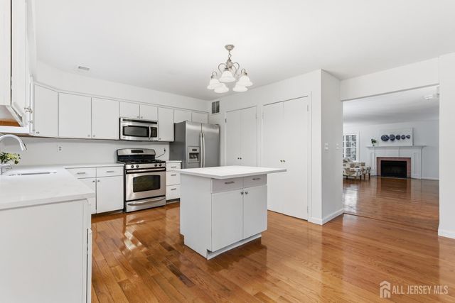 4807 Stonehedge Road, Edison, NJ 08820