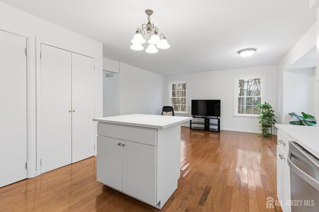 4807 Stonehedge Road, Edison, NJ 08820