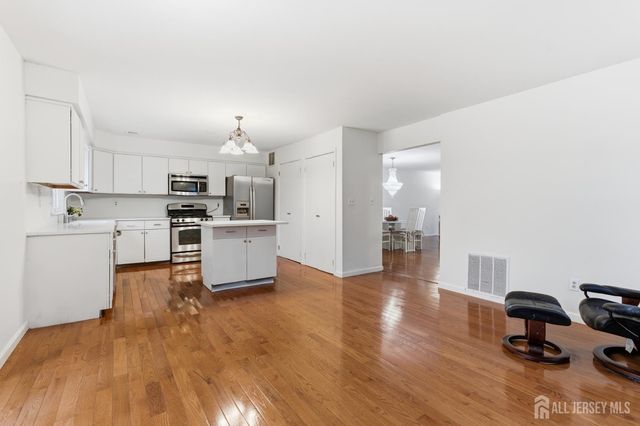 4807 Stonehedge Road, Edison, NJ 08820