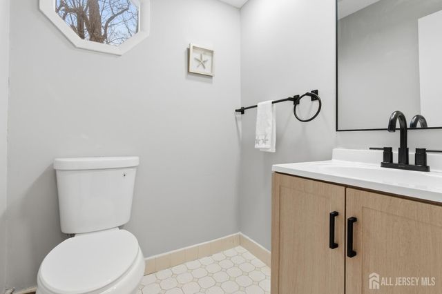 4807 Stonehedge Road, Edison, NJ 08820