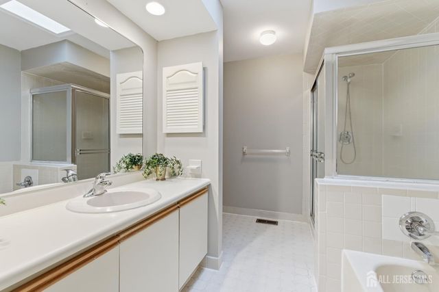 4807 Stonehedge Road, Edison, NJ 08820