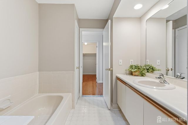 4807 Stonehedge Road, Edison, NJ 08820