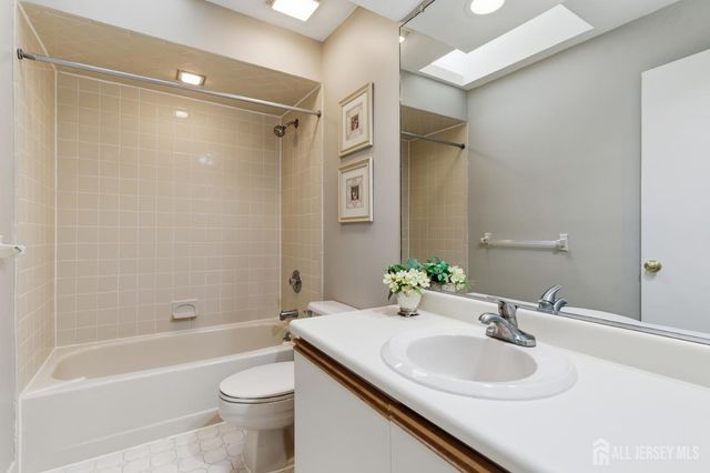 4807 Stonehedge Road, Edison, NJ 08820