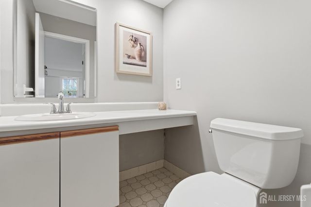 4807 Stonehedge Road, Edison, NJ 08820