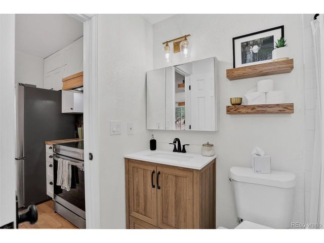 886 S Reed Ct E, Lakewood, CO 80226