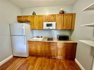 26 Diplomat Pkwy 2368, Hallandale Beach, FL 33009