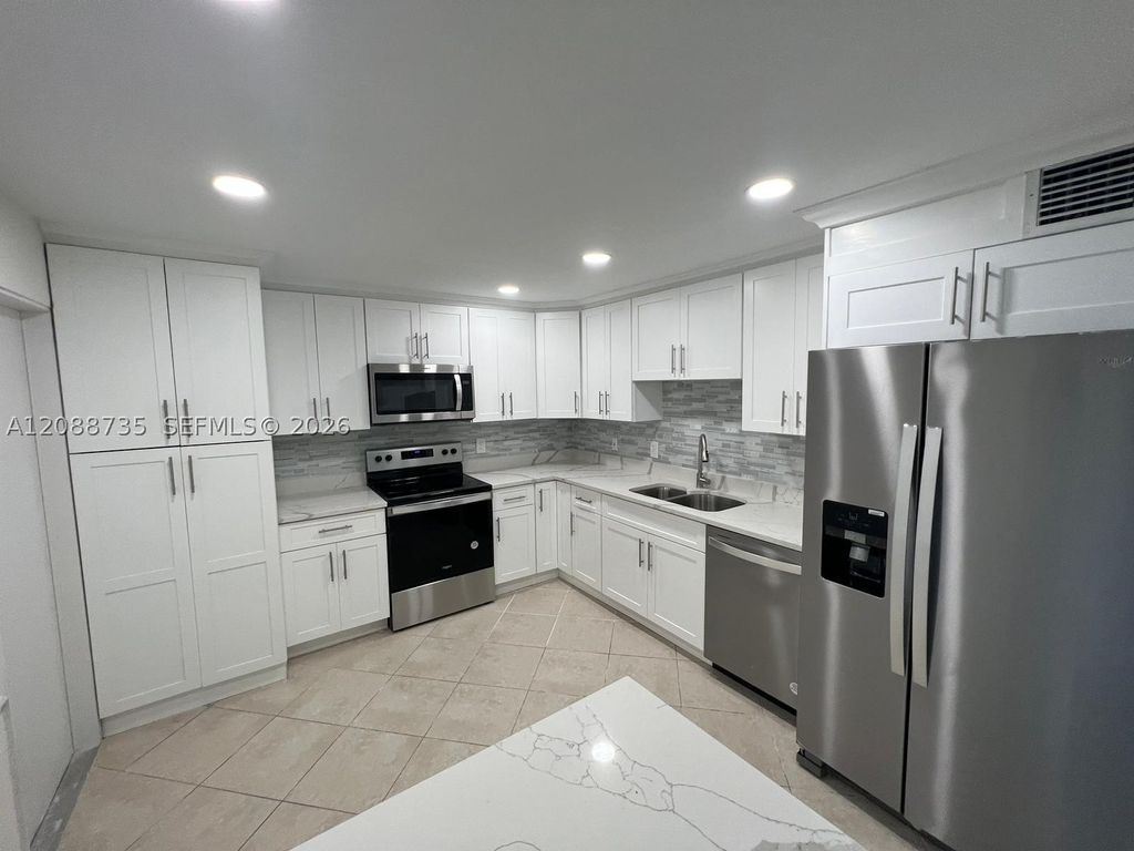 501 SW 11th Pl 410, Boca Raton, FL 33432
