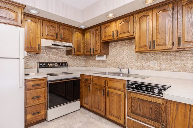 105 Carol Court C-1, Pontiac, IL 61764