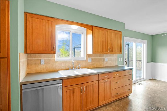 9093 Jordan Road, Grand Blanc, MI 48439