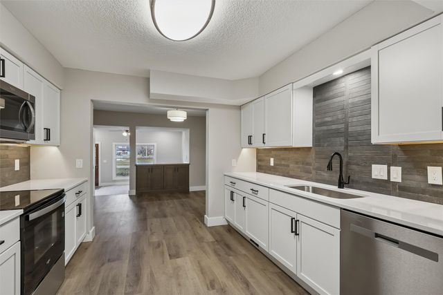 6194 Terrace Drive 3, Johnston, IA 50131