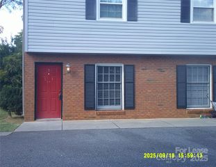 251 16th Avenue NE, Hickory, NC 28601