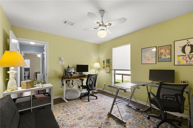 3204 Heatherwood Drive, Bryan, TX 77801