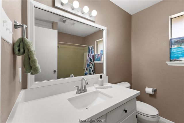 3204 Heatherwood Drive, Bryan, TX 77801