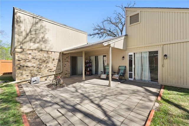 3204 Heatherwood Drive, Bryan, TX 77801