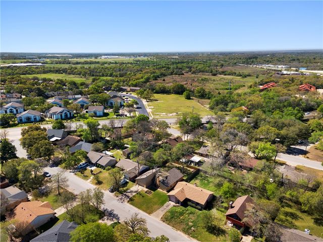 3204 Heatherwood Drive, Bryan, TX 77801