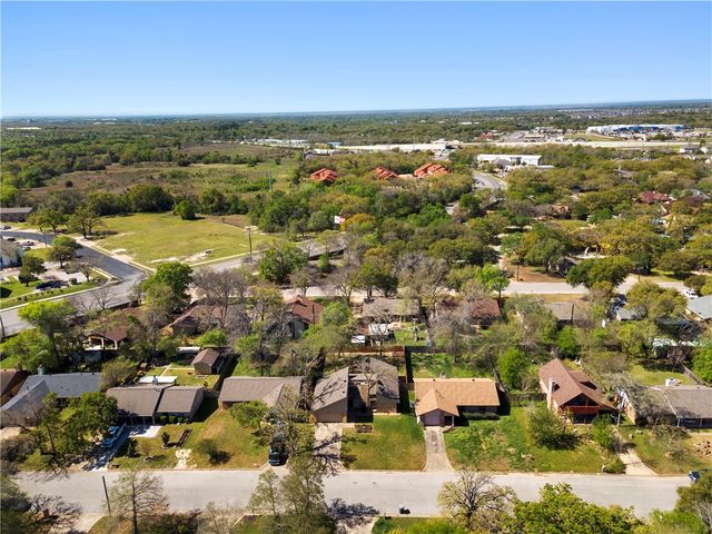 3204 Heatherwood Drive, Bryan, TX 77801