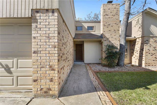 3204 Heatherwood Drive, Bryan, TX 77801