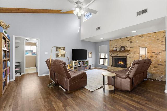 3204 Heatherwood Drive, Bryan, TX 77801