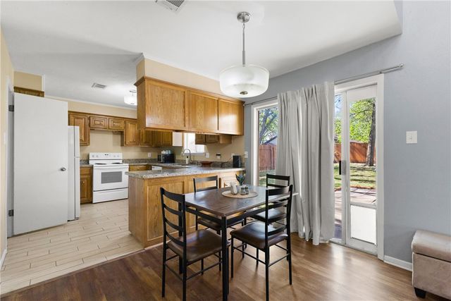 3204 Heatherwood Drive, Bryan, TX 77801