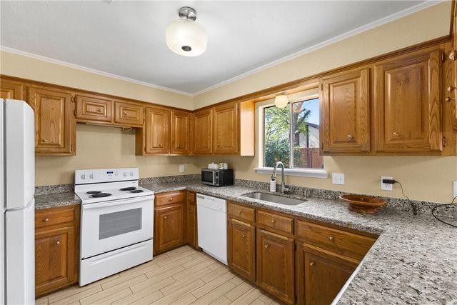 3204 Heatherwood Drive, Bryan, TX 77801