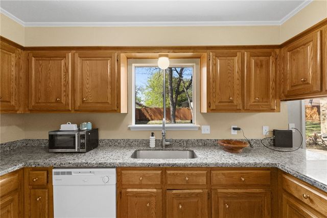 3204 Heatherwood Drive, Bryan, TX 77801