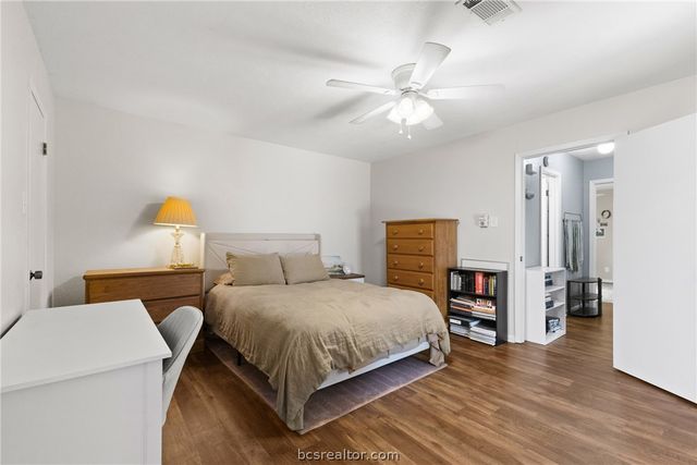 3204 Heatherwood Drive, Bryan, TX 77801