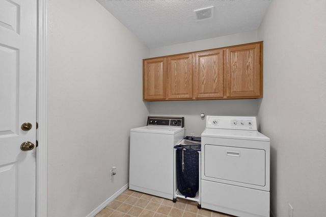 7120 Avignon Court NW, Albuquerque, NM 87114