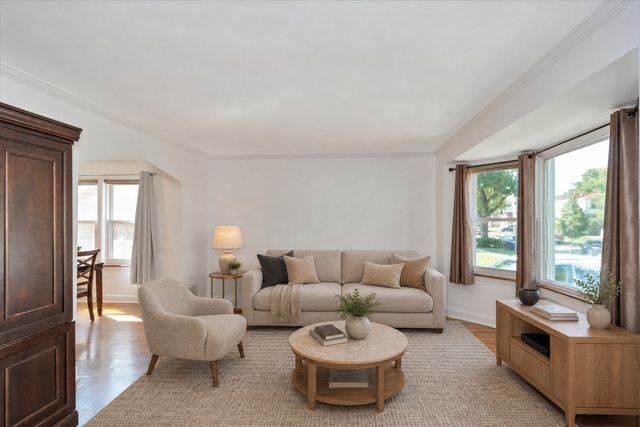 9521 S Sawyer Avenue, Evergreen Park, IL 60805