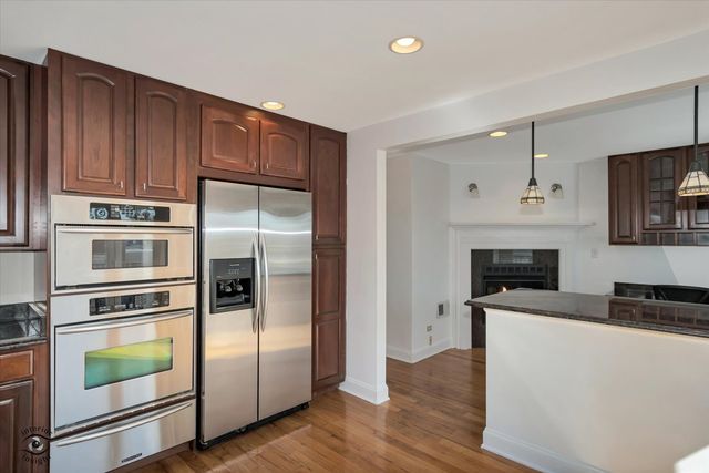9521 S Sawyer Avenue, Evergreen Park, IL 60805