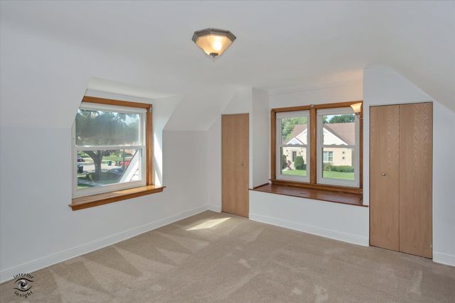 9521 S Sawyer Avenue, Evergreen Park, IL 60805