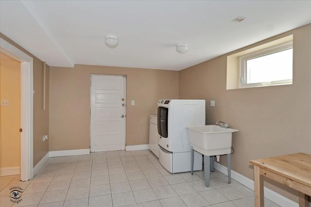 9521 S Sawyer Avenue, Evergreen Park, IL 60805