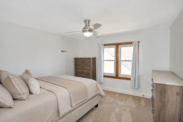 9521 S Sawyer Avenue, Evergreen Park, IL 60805