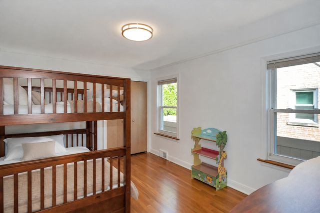 9521 S Sawyer Avenue, Evergreen Park, IL 60805