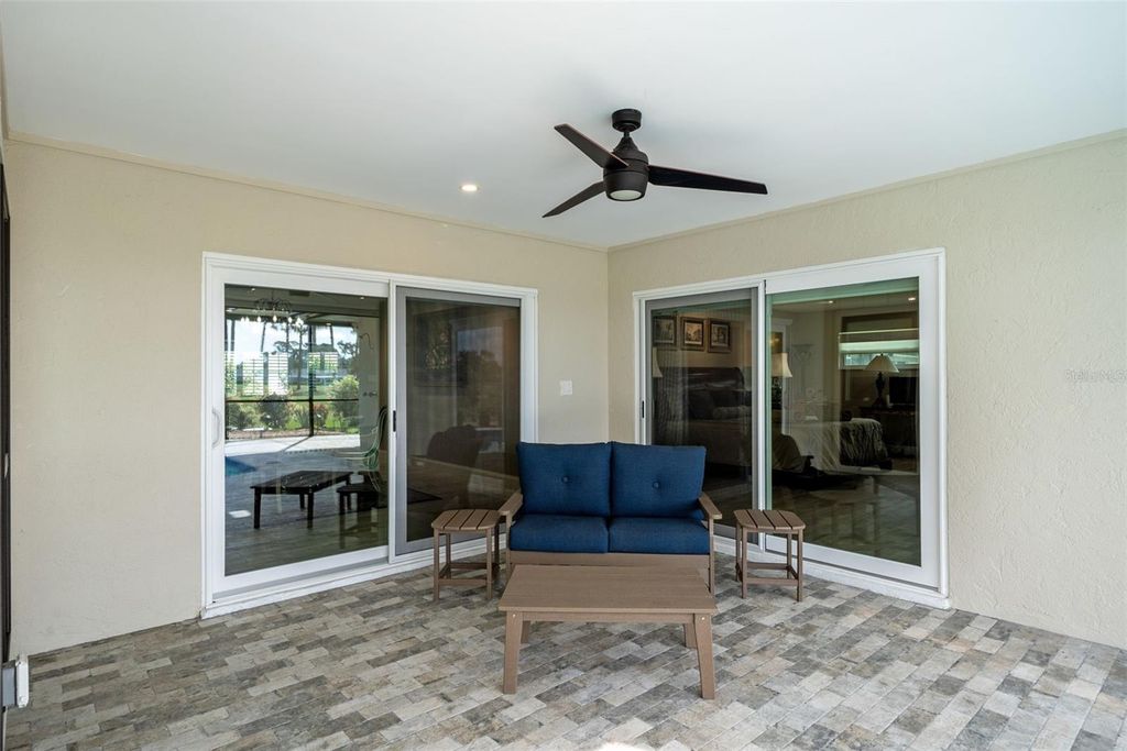 Image 37 of property listing at 3615 AVENIDA MADERA, Bradenton, FL 34210
