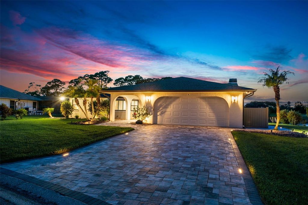 Image 5 of property listing at 3615 AVENIDA MADERA, Bradenton, FL 34210