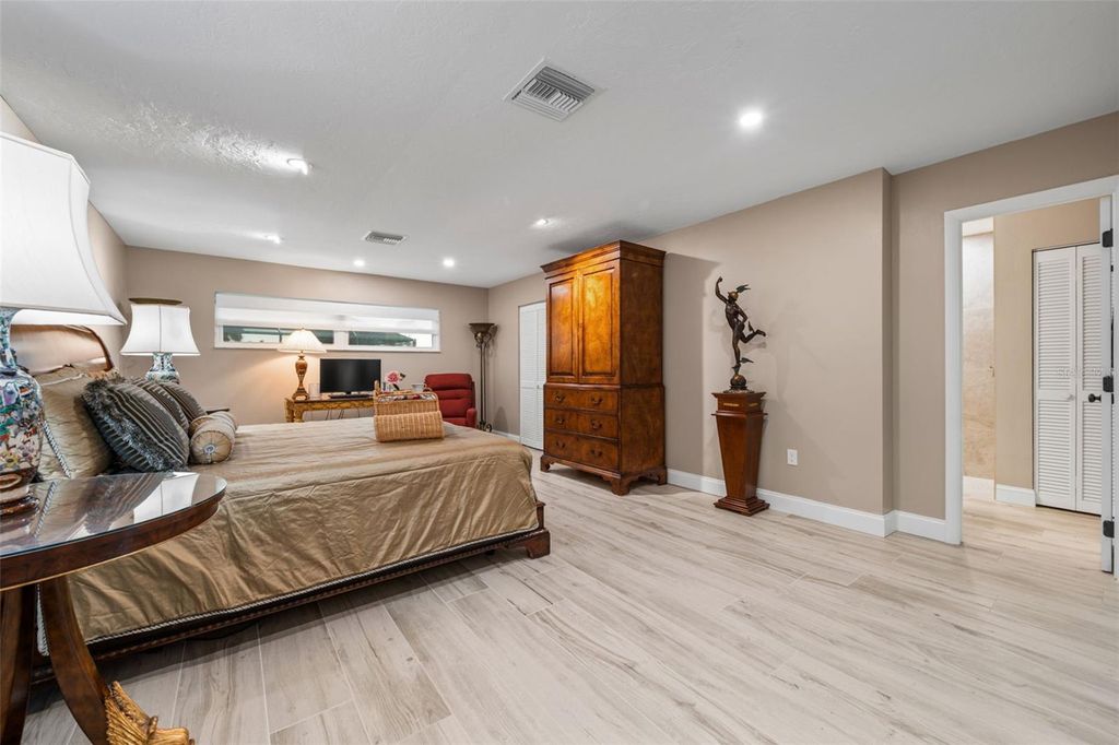 Image 45 of property listing at 3615 AVENIDA MADERA, Bradenton, FL 34210