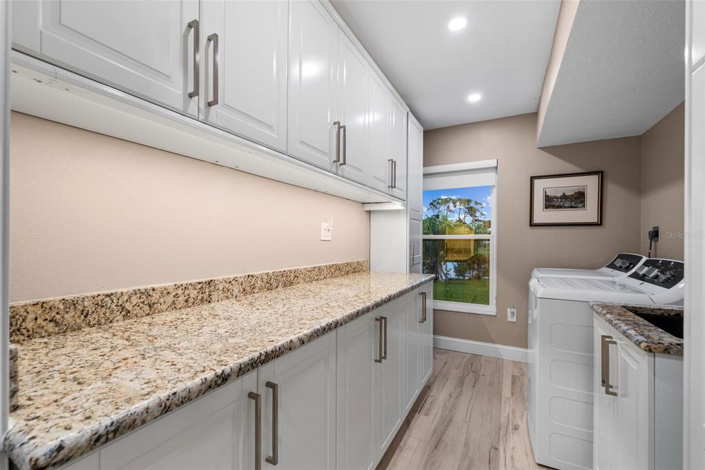 Image 57 of property listing at 3615 AVENIDA MADERA, Bradenton, FL 34210