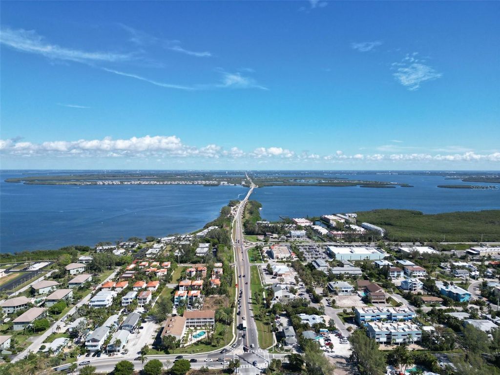 Image 77 of property listing at 3615 AVENIDA MADERA, Bradenton, FL 34210
