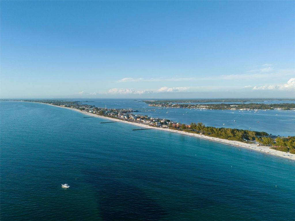 Image 79 of property listing at 3615 AVENIDA MADERA, Bradenton, FL 34210
