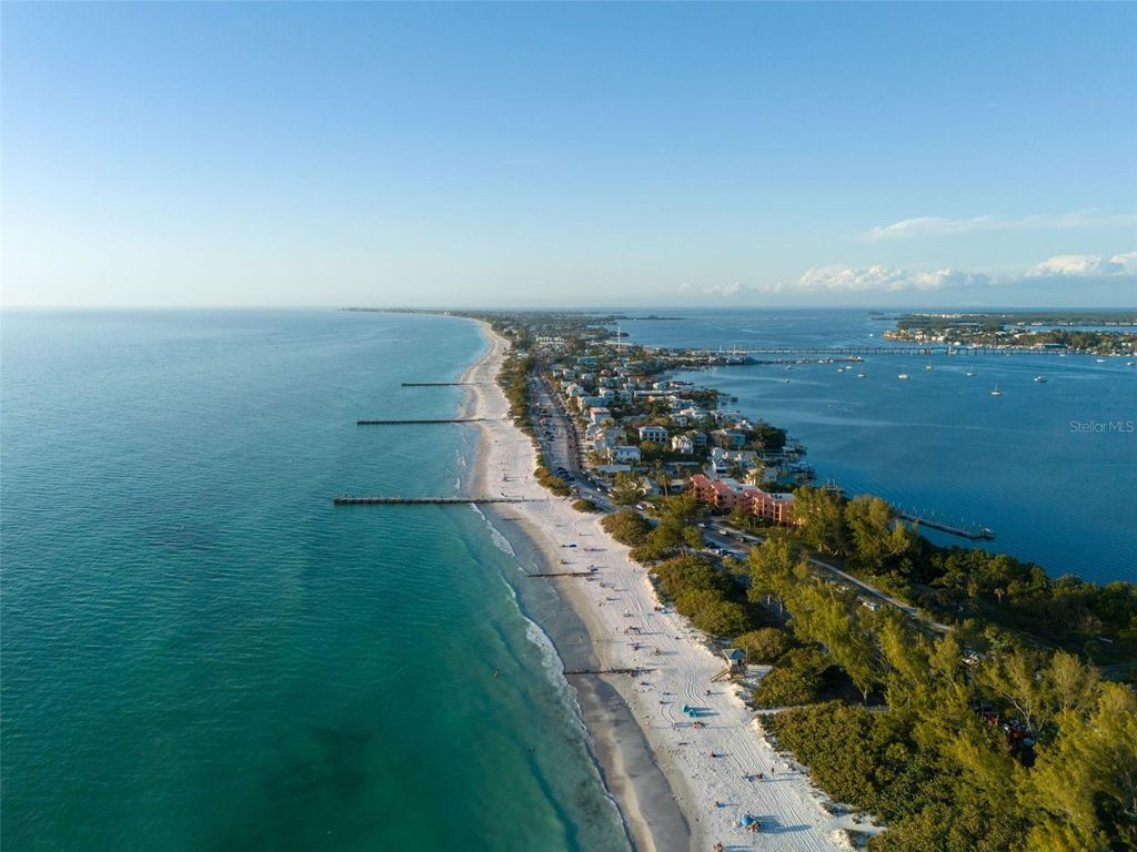 Image 80 of property listing at 3615 AVENIDA MADERA, Bradenton, FL 34210