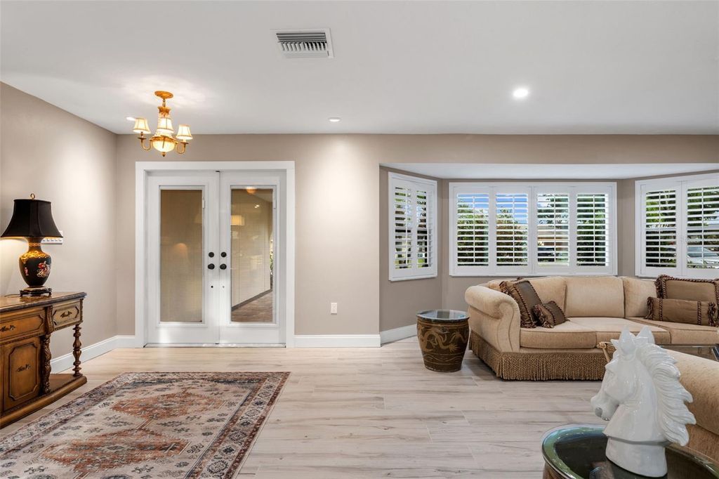 Image 10 of property listing at 3615 AVENIDA MADERA, Bradenton, FL 34210