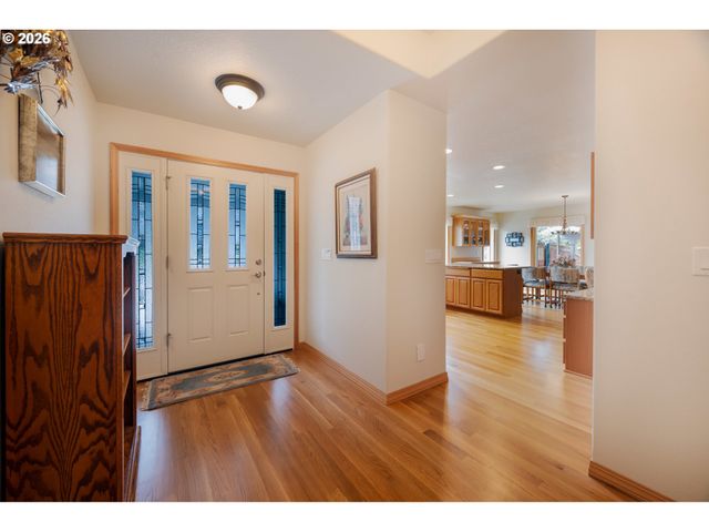 1115 SKOOKUM Dr, Silverton, OR 97381