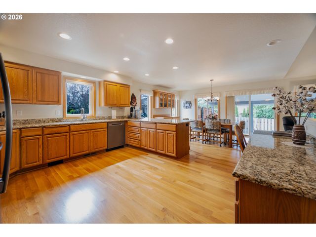 1115 SKOOKUM Dr, Silverton, OR 97381
