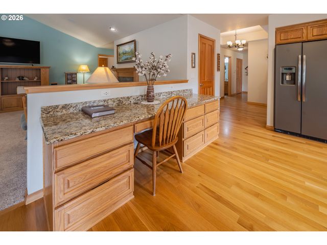 1115 SKOOKUM Dr, Silverton, OR 97381