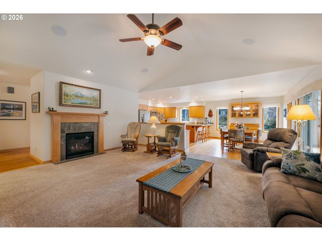 1115 SKOOKUM Dr, Silverton, OR 97381