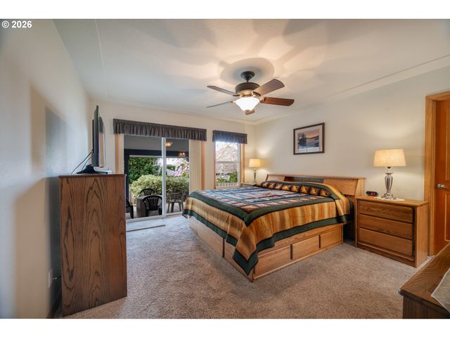 1115 SKOOKUM Dr, Silverton, OR 97381