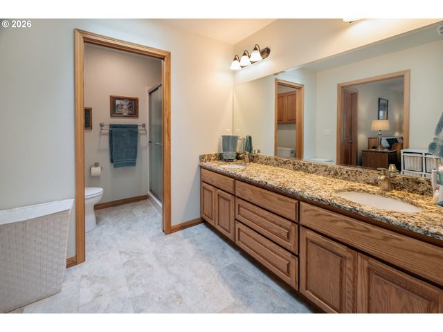 1115 SKOOKUM Dr, Silverton, OR 97381