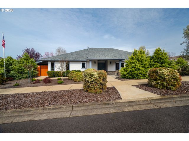 1115 SKOOKUM Dr, Silverton, OR 97381