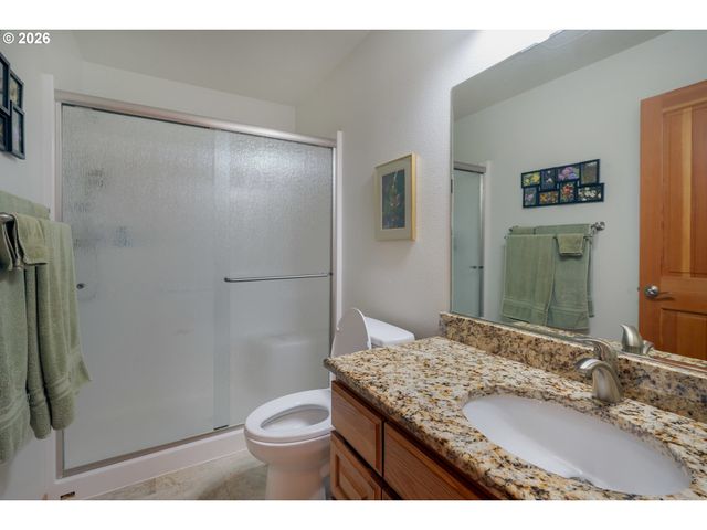 1115 SKOOKUM Dr, Silverton, OR 97381